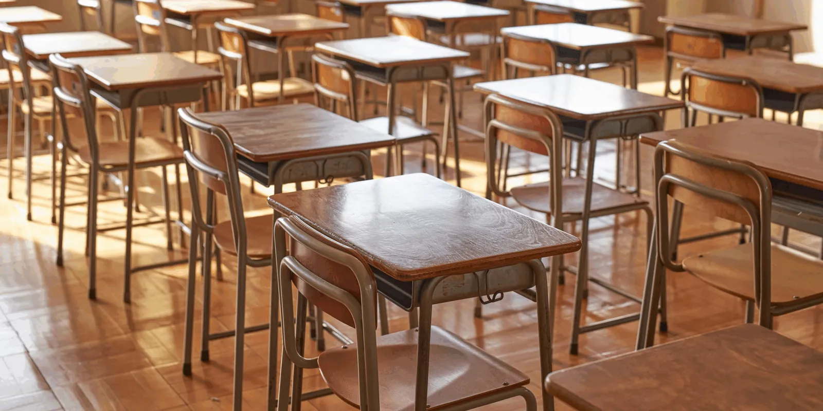 Was in der Luft lauert: Ein Leitfaden für Schulverwaltungen zu PM2,5 und VOCs – verbreitete Luftschadstoffe in Schulen